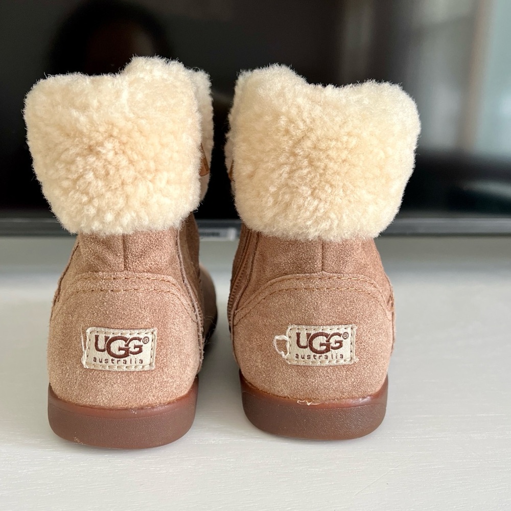 Ugg girls boots size 9c - Picture 7 of 8